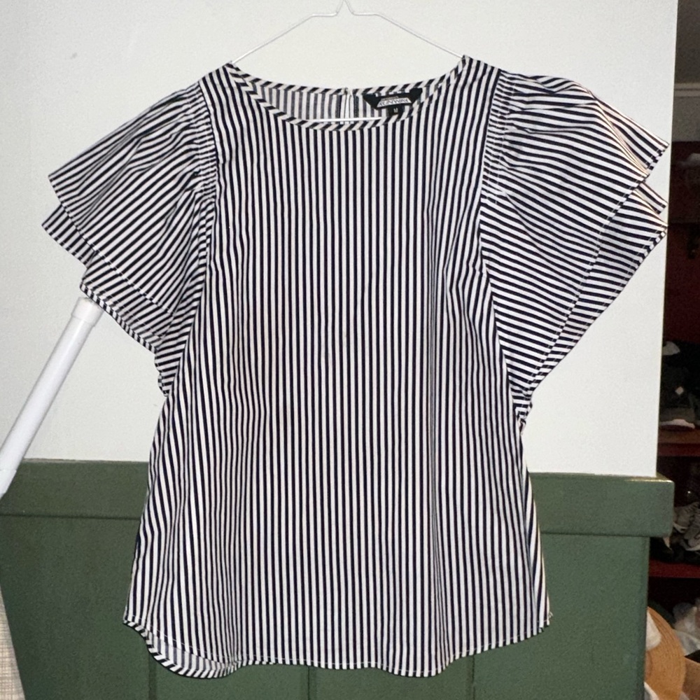 Women’s project runway shirt size m